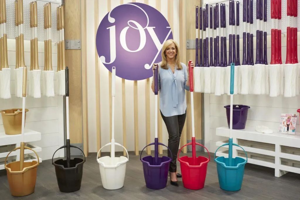  Joy Mangano presenting her Miracle Mop on QVC in 'Joy'